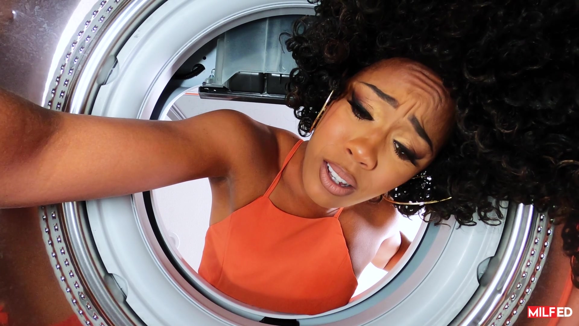 Curly ebony MILF trapped with her hands in the washing machine and moody to  fuck - Hell Moms