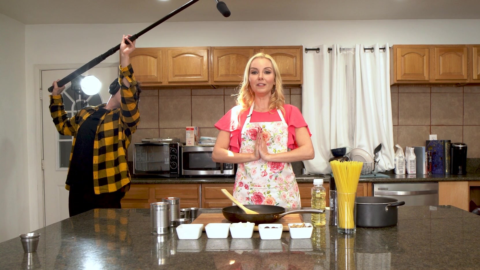 Cooking show turns pretty intimate for this curvy MILF